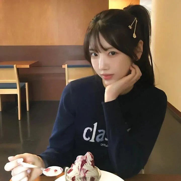 夜色中的她